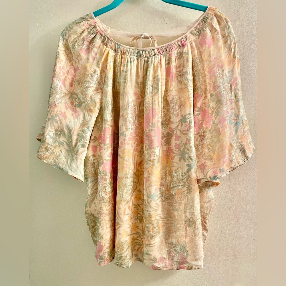 LOFT Shimmer Floral Pastel Top
SIZE MEDIUM **LIKE NEW** - Picture 3 of 16